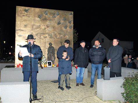 Zeichen Der Verbundenheit 500 Menschen Gedenken Der Opfer Von Hanau