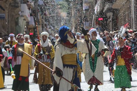 Fiesta De Moros Y Cristianos De Alcoy Ya Es Bien De Interés Cultural