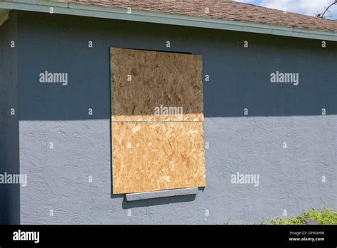 Contraventanas De Madera Contrachapada Para La Protecci N Contra