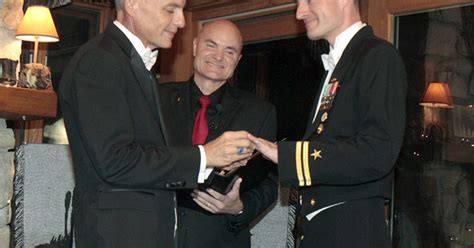 G Tenente gay da Marinha se casa após fim do Dont ask dont tell nos EUA notícias em Mundo