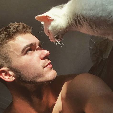 Hot Dudes With Kittens Instagram Is What You Need Right Meow Bored Panda