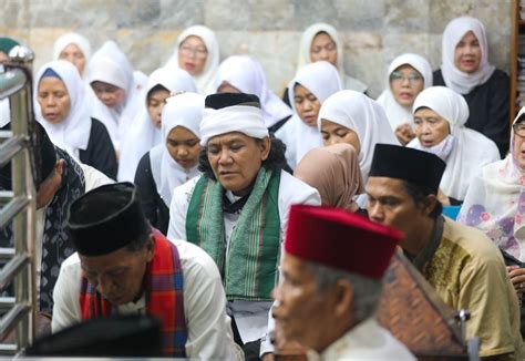 Cara Asyik Relawan Kenalkan Ganjar Mahfud Berwisata Religi Dengan