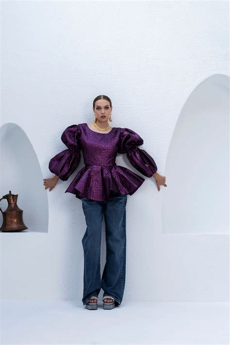 Bellona Backless Peplum Top With Puff Sleeves In Dark Purple