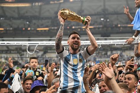 Lionel Messi Ya Sabe Cuánto Pesa Así Levantó Argentina La Copa Del Mundo