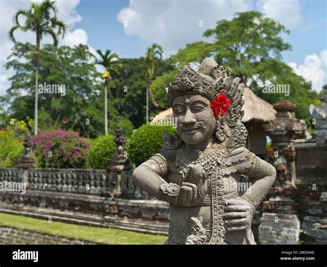 dh Pura Taman Ayun Royal Temple BALI INDONESIA estatua balinesa ídolo