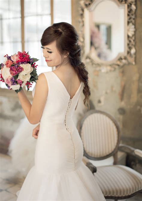 Hot girl Mai Thỏ bất ngờ tung bộ ảnh váy cưới