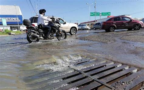 Corren Las Aguas Negras Por La Avenida De Las Torre El Sol De