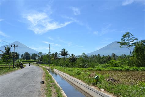 Gunung Sindoro Sumbing Dari Desa Semayu Pemandangan Pedesaan