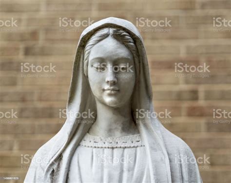 A Statue Of Mary Mother Of Jesus Stock Photo - Download Image Now - Art ...