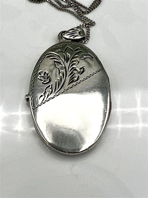 Vintage Hallmarked Large Sterling Silver Oval Locket Sterling Chain