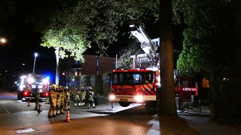 Hoogwerker Brandweer Oss Komt Met Spoed Ter Plekke Bij Schoorsteenbrand