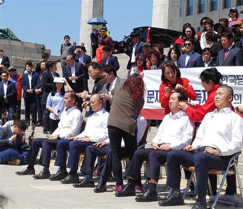 한국당 의원들 집단 삭발패스트트랙 무효 주장 전자신문