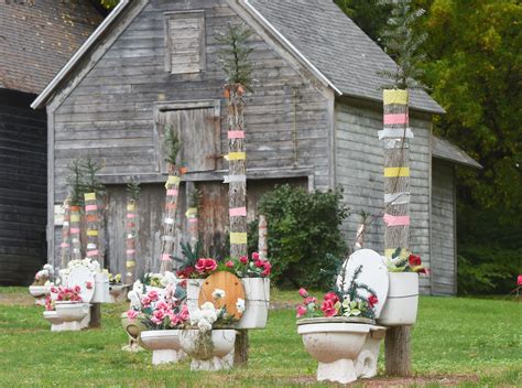 Hank Robar's toilet gardens in Potsdam NY - newyorkupstate.com