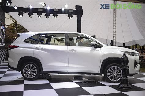 Soi chi tiết Toyota Innova Cross 2023 hoàn toàn mới ra mắt giá bán