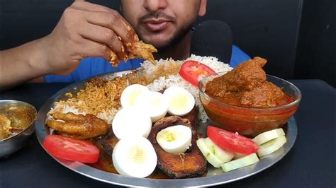 Spicy Chicken Feet Curry Eating Chicken Curry Fish Fry Boiled Egg