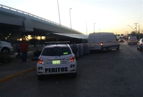 Se Vuelca Tr Iler Que Transportaba Cerveza En Torre N Noticieros Grem