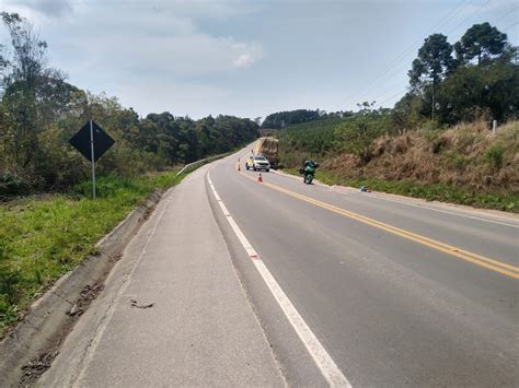 Mulher Morre Ap S Acidente Entre Moto E Caminh O Em Rio Negrinho