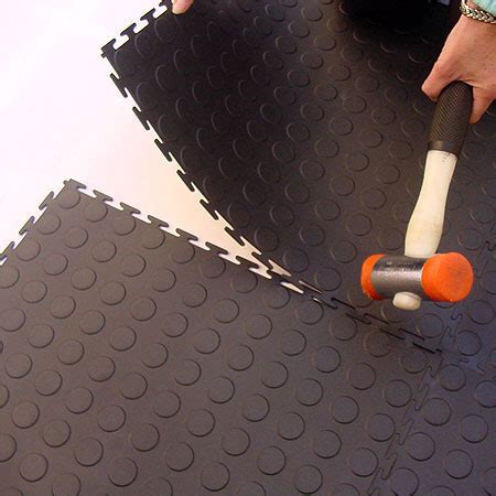 Protective Interlocking Gym Flooring - FitnessWorld