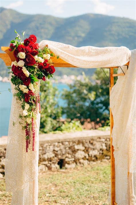 Arco Do Casamento Na Praia Arco De Madeira Para A Cerim Nia De