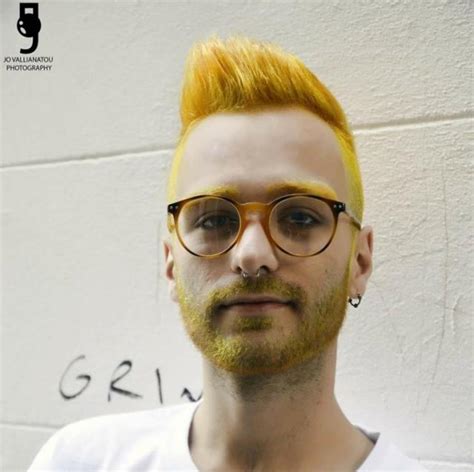 Ο ΗΛΙΑΣ ΑΠΟ ΤΗΝ ΚΑΛΑΜΑΤΑ ΕΙΝΑΙ GAY ΔΙΧΑΖΕΙ ΛΥΚΕΙΟ ΤΗΣ ΑΘΗΝΑΣ