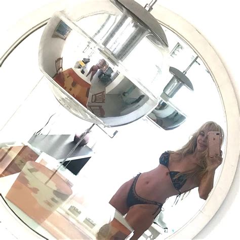Diosa A Los 65 Las Selfies En Bikini De Graciela Alfano Infobae