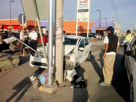 Mujer Resulta Lesionada Tras Accidente Frente A La Clínica 16 Del Imss