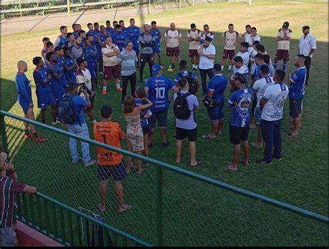 Torcedores do Águia protestam em treino antes de jogo na Série D