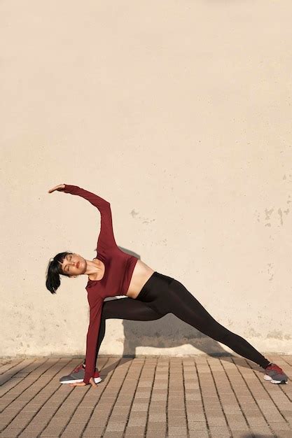 Premium Photo Brunette Girl Practicing Yoga Outdoors