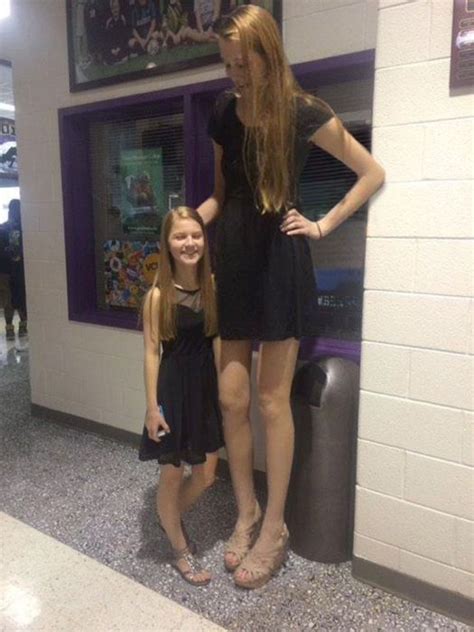 Very Tall Women 23 Photos Tall Women Tall Girl Tall Girl Problems