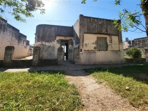 Venta Casa 64 años 2 dormitorios 141m2 1 cochera Moreno Este 100