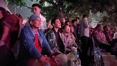 Gibran Dan Sandi Nobar Timnas U Di Balai Kota Solo Suporter