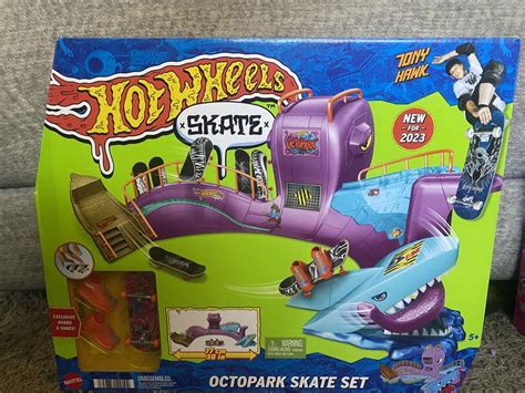 Hot Wheels Skate Octopark Playset With Exclusive Fingerboard And Skate Shoes Macy S