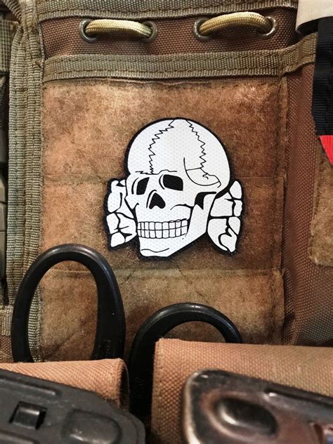 Шеврон «Голова Адама Тотенкопф» glow – Біла Сова