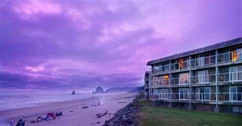 Explore Natural Wonders And Arts In Cannon Beach With An Oceanfront Stay At Tolovana Inn