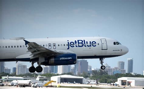 JetBlue Passenger Screams That Plane Will 'Crash,' Forcing Flight Diversion