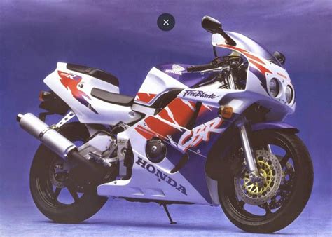 Ngắm Honda CBR400RR NC29 Sport bike 4 xy lanh từ những năm 1990 có