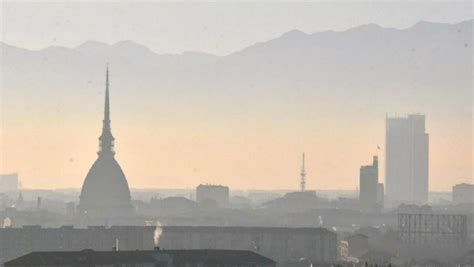 Allarme inquinamento a Torino già sforati 25 volte i limiti del 2023