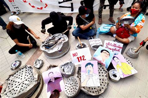 Hundreds Protest Detention Of Thai Pro Democracy Activists On Royal