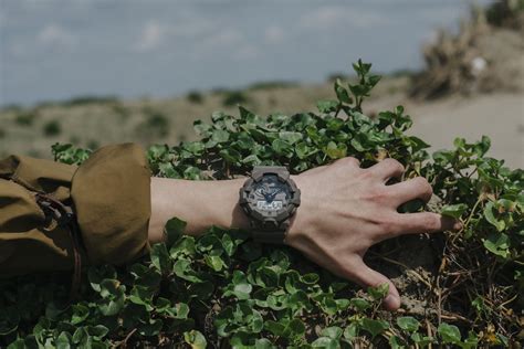 Explora la armonía de la naturaleza consejos de moda masculina para usar tonos nude en