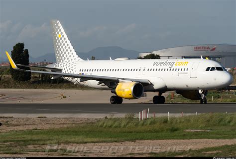 EC LVP Vueling Airbus A320 214 WL Photo by Samuel Rößler ID 1483349