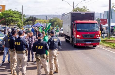 Caminhoneiros voltam a bloquear seis rodovias federais no país Portal