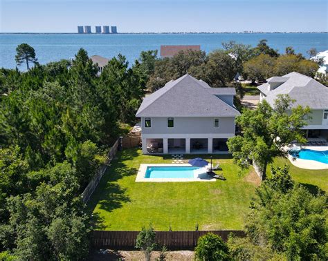 3224 Bay St, Gulf Breeze, FL 32563 - MLS 922659 - Coldwell Banker