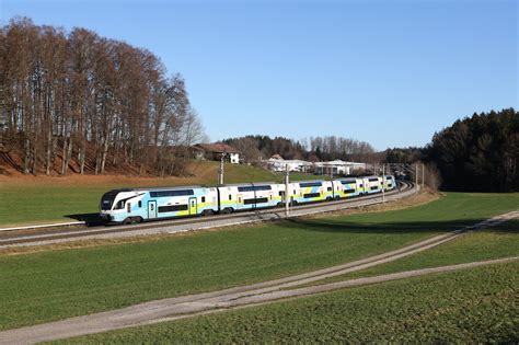 4010 022 aus Wien kommend am 18. Dezember 2023 bei Axdorf - Bahnbilder.de