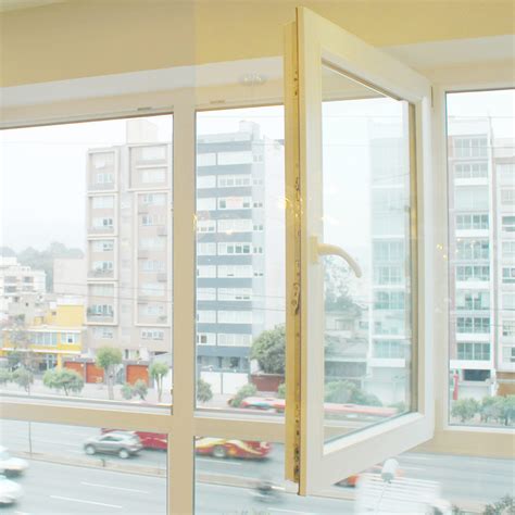 Ventana batiente de PVC SWEDISH HOUSE PERÚ Arquiproductos