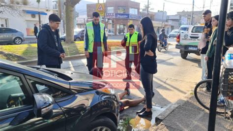 Motociclista Herido Al Chocar Con Puerta Abierta De Un Auto Mientras Lo