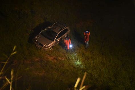 Acidente no Anel Rodoviário Jadiel Vieira Matos carro despenca na