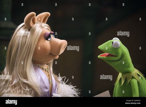 Kermit miss piggy hi-res stock photography and images - Alamy