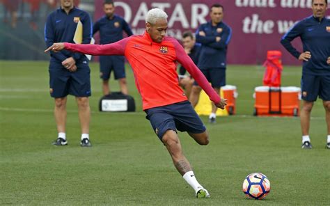 Magical Neymar Jr shows his skills in training session