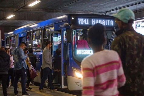 Mudança feita em quase 200 linhas de ônibus de Porto Alegre gera