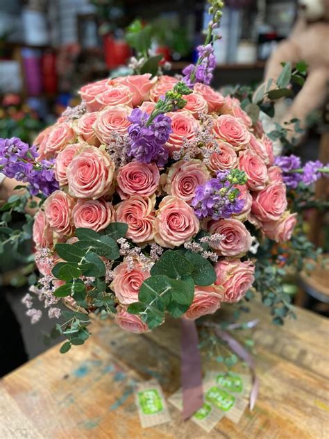 Huge Bouquet Of 100 200 Long Stem Pink Roses Buy In Vancouver Fresh